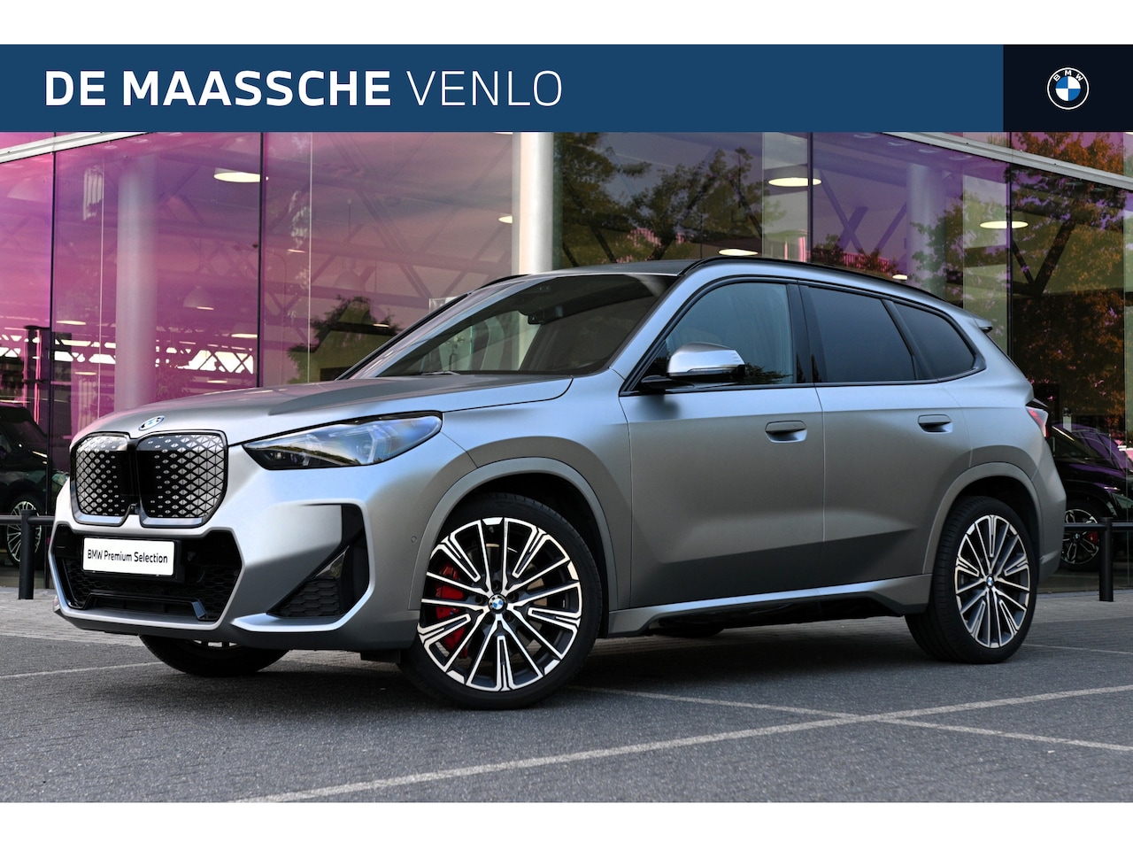 BMW iX1 - eDrive20 M Sport / Panoramadak / Sportstoelen / Comfort Access / M Adaptief onderstel / He - AutoWereld.nl