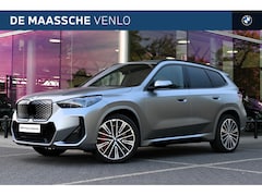 BMW iX1 - eDrive20 M Sport / Panoramadak / Sportstoelen / Comfort Access / M Adaptief onderstel / He