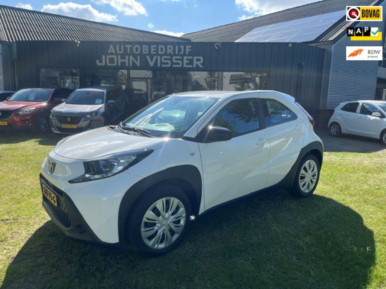 Toyota Aygo X - 1.0 VVT-i S-CVT Play *Automaat - Hatchback - Apple CarPlay & Android Auto - Cruise - Airco - AutoWereld.nl