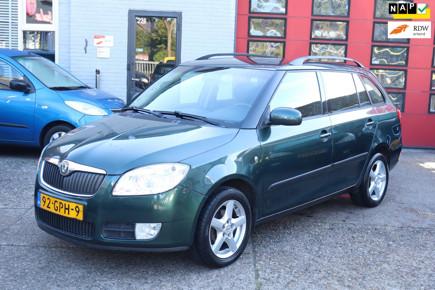 Skoda Fabia Combi - 1.4-16V Sport 1.4-16V Sport, Clima, Groot Scherm, - AutoWereld.nl