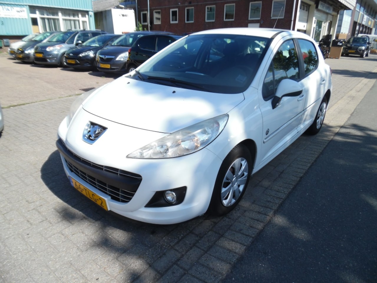 Peugeot 207 - apk 8.27 airco 1.4 VTi Urban Move nap - AutoWereld.nl
