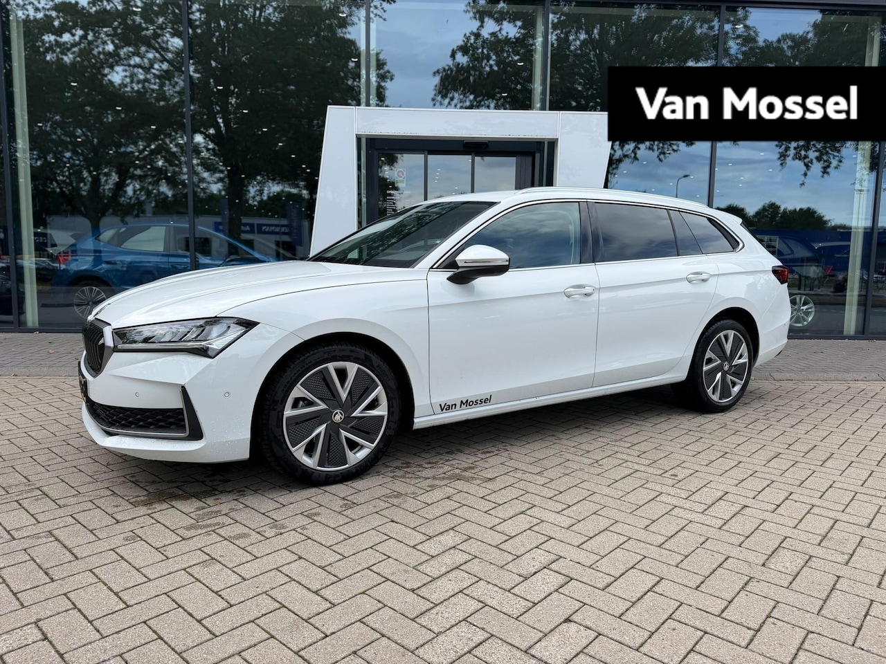 Skoda Superb Combi - 1.5 TSI MHEV 150 PK Automaat Business Edition | AFNEEMBARE TREKHAAK | ELEKTR. ACHTERKLEP | - AutoWereld.nl