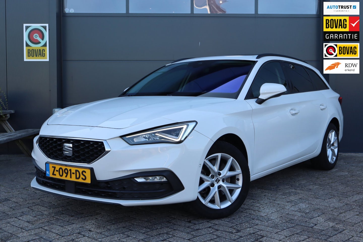 SEAT Leon Sportstourer - 2.0 TDI FR- Luxury-Panoramadak-Automaat - AutoWereld.nl