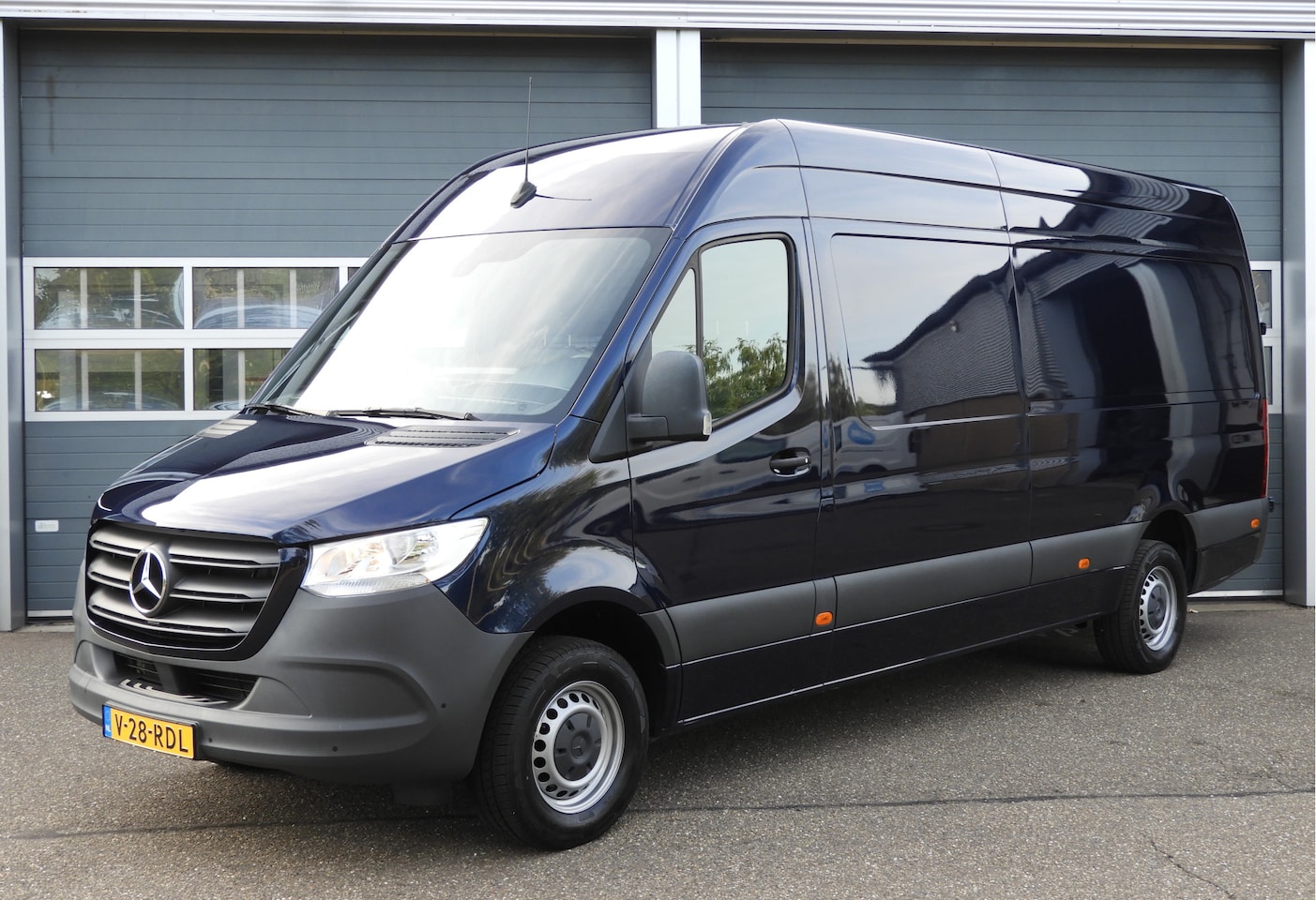 Mercedes-Benz Sprinter - 317 1.9 CDI L3H2 AUT | LEDER | CAMERA | CARPLAY | CRUISE | MBUX - AutoWereld.nl