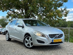 Volvo V60 - 1.6 T4 Momentum | Automaat + Navi + Clima Nu € 1.975,