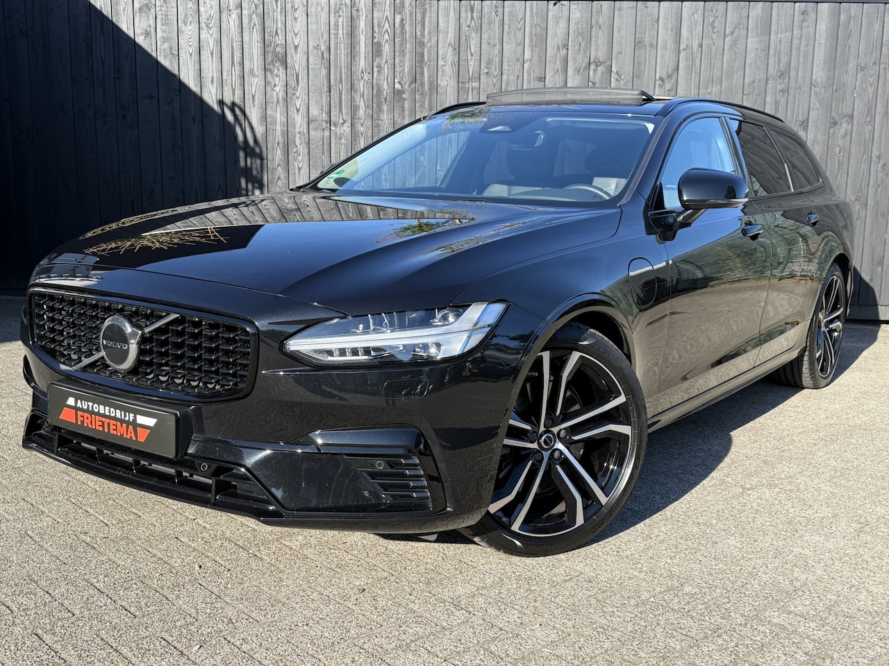 Volvo V90 - 2.0 T6 Plug-in hybrid AWD Plus Dark - AutoWereld.nl