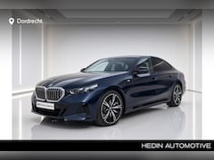 BMW 5-serie - 530e M-Sport | 20" | Trekhaak | Elektrisch verstelbare stoelen | Camera