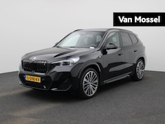 BMW iX1 - xDrive30 Launch Edition 67 kWh M-PAKKET INTERIEUR & EXTERIEUR | PANORAMDAK | CAMERA | NAVI