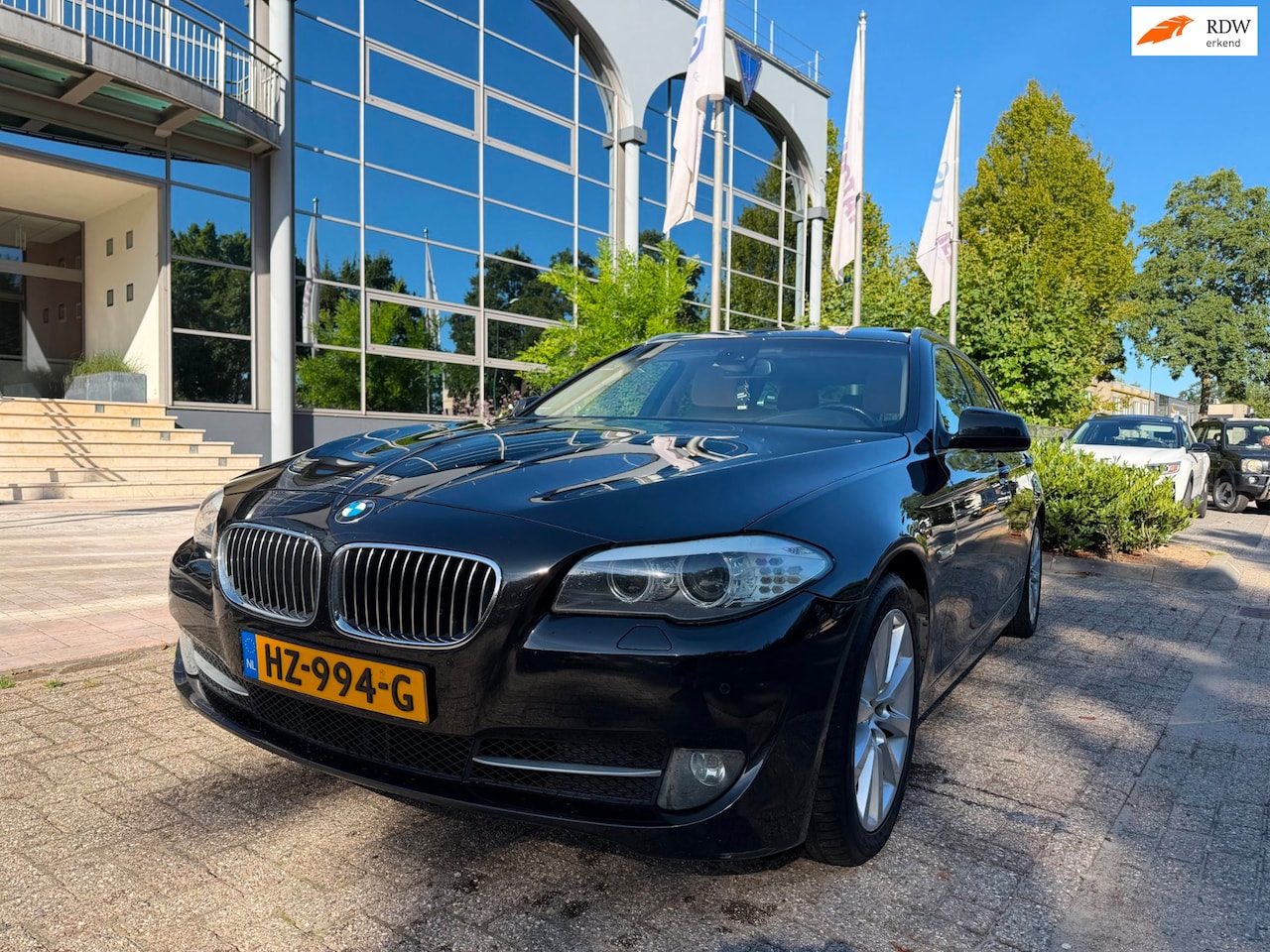 BMW 5-serie Touring - 523i High exe aut panorama/leer,navi,boekjes - AutoWereld.nl