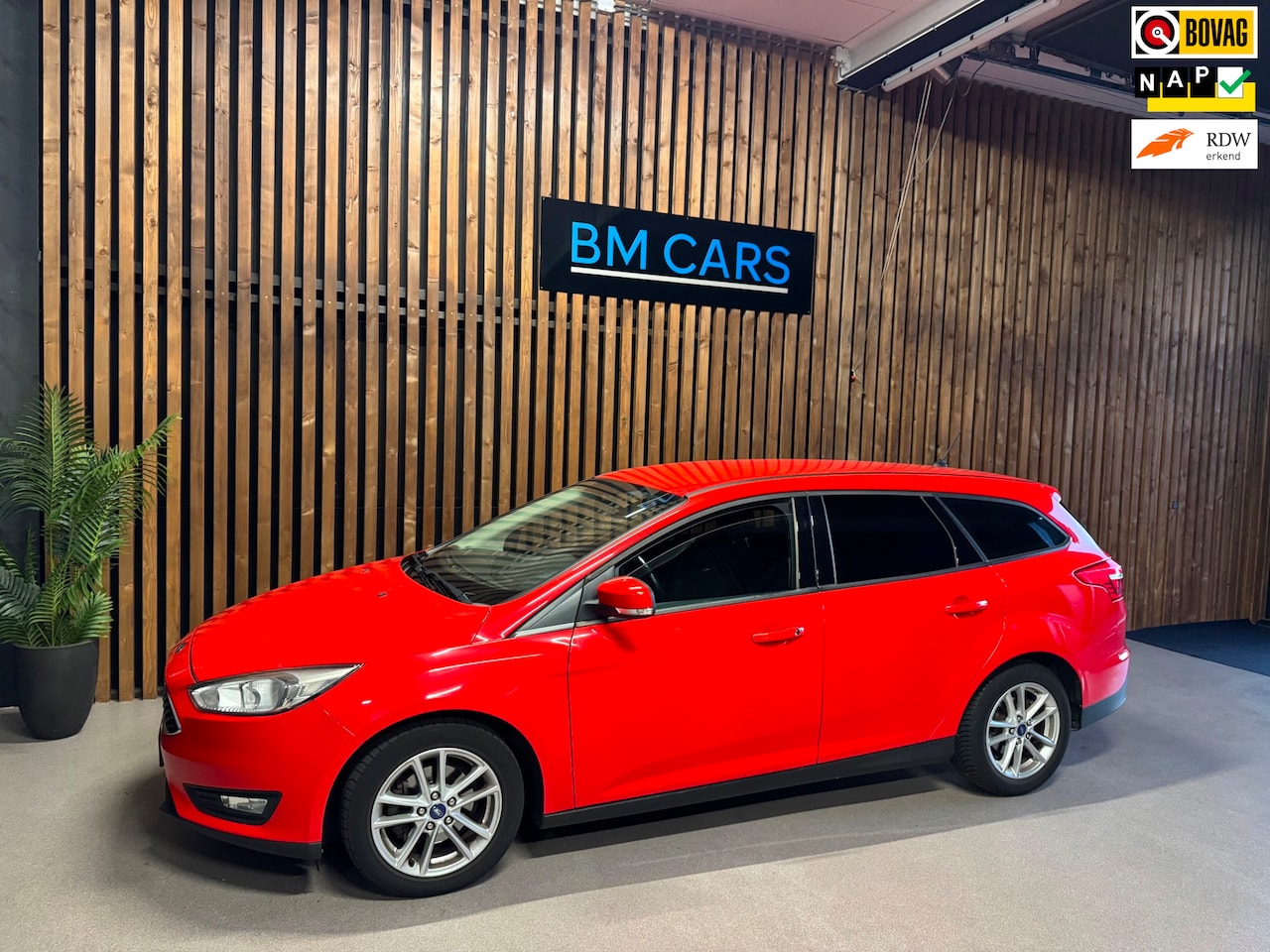 Ford Focus Wagon - 1.0 Lease Edition Airco,Trkhaak,Navigatie - AutoWereld.nl