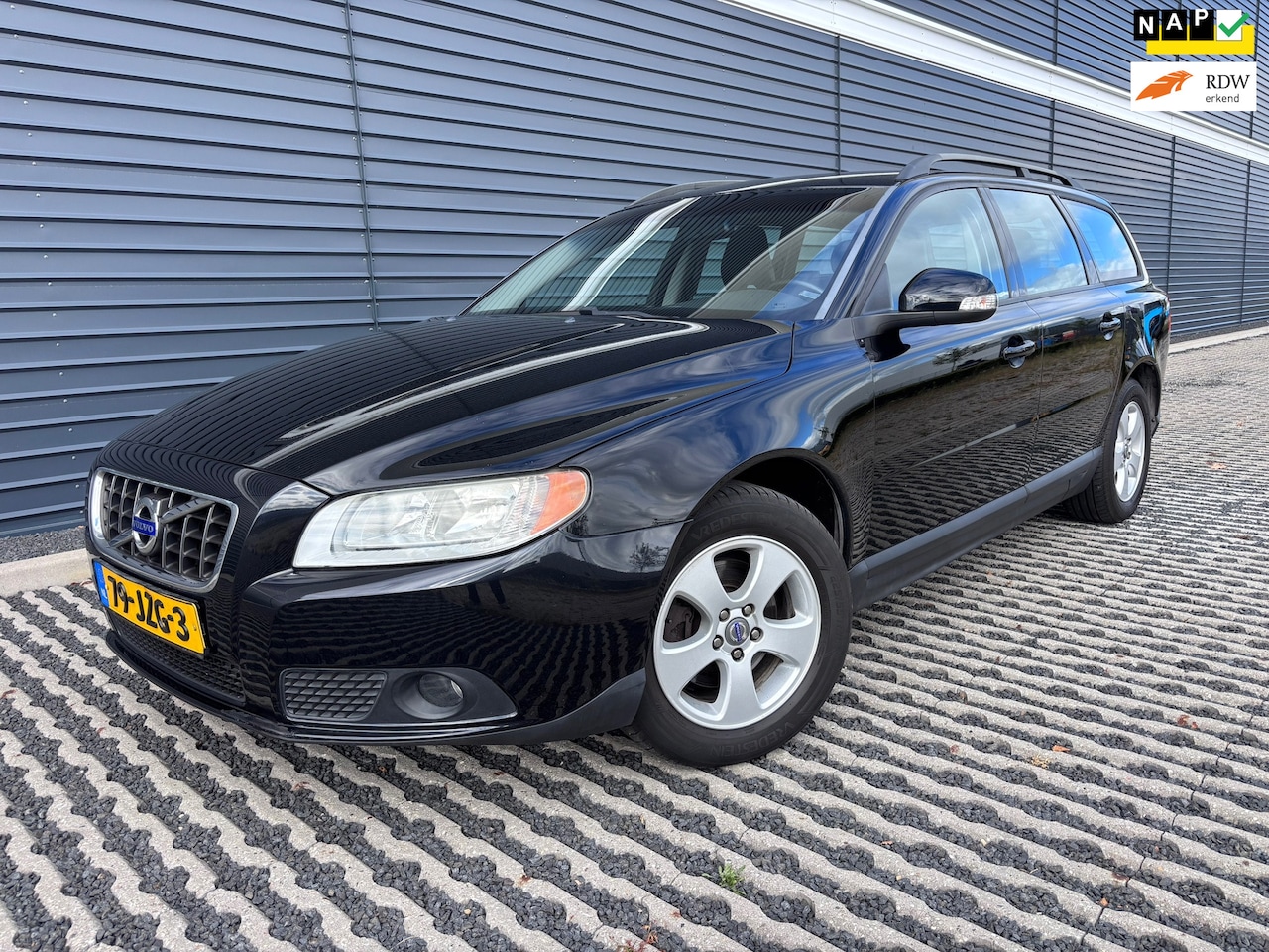 Volvo V70 - 2.0 Limited Edition | Dealer onderhouden | Leder - AutoWereld.nl
