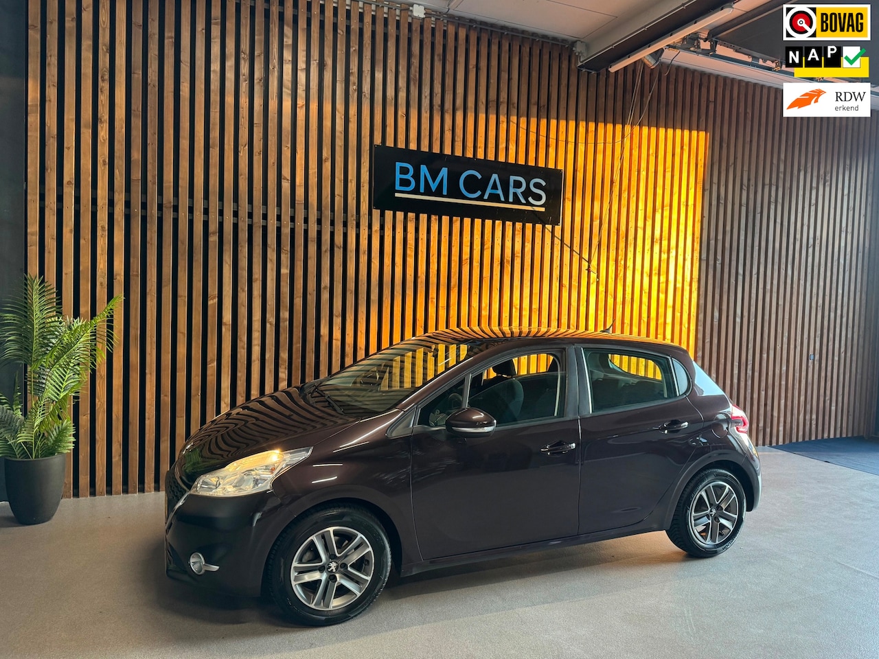 Peugeot 208 - 1.2 VTi Active Airco, Trekhaak, Pdc - AutoWereld.nl