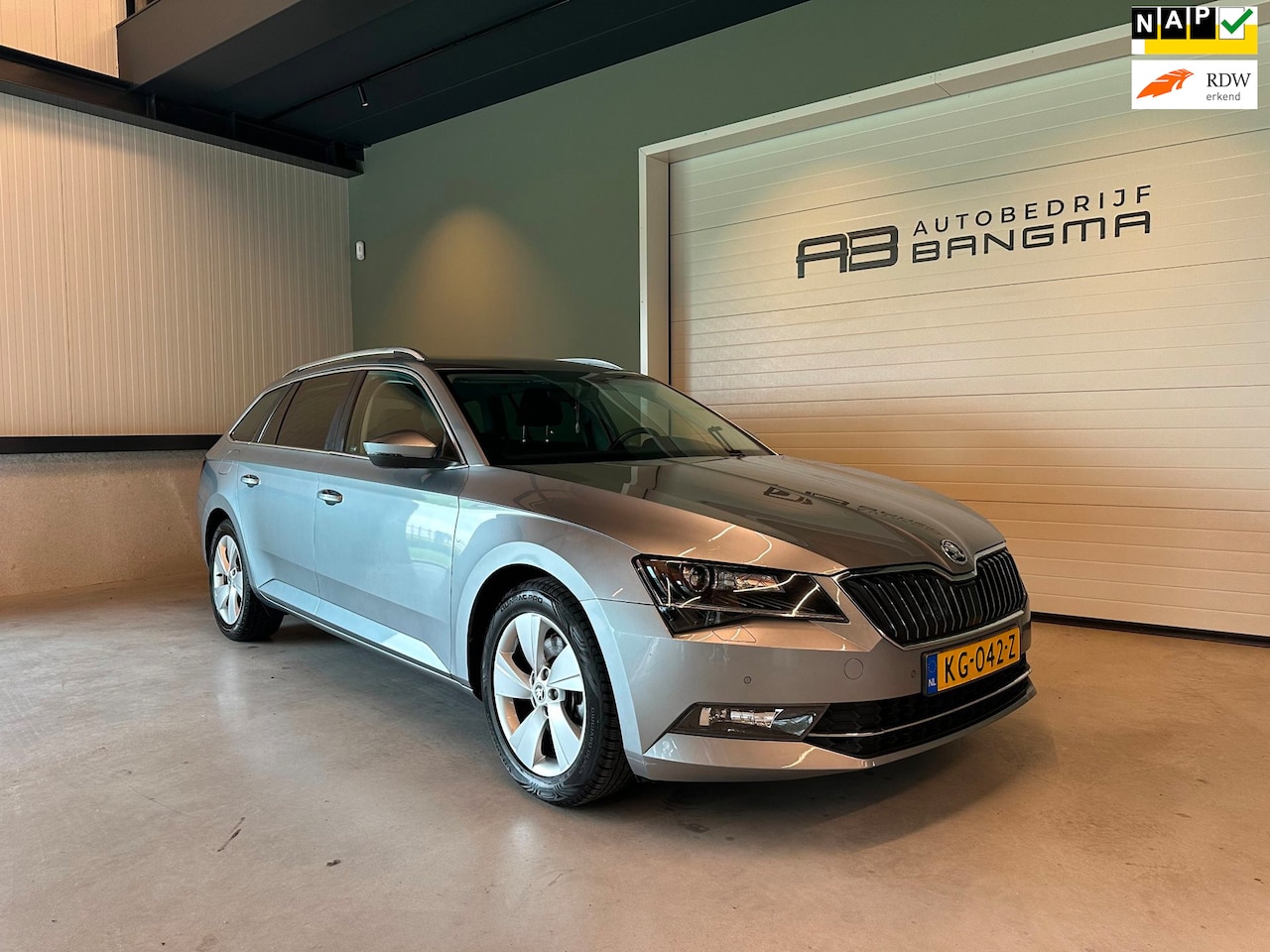 Skoda Superb Combi - 1.4 TSI ACT AMBITION BUSINESS-uitv|NAVIGATIE|CLIMA AIRCO|LM-VELGEN|CRUISE CONTROL|ISOFIX|T - AutoWereld.nl