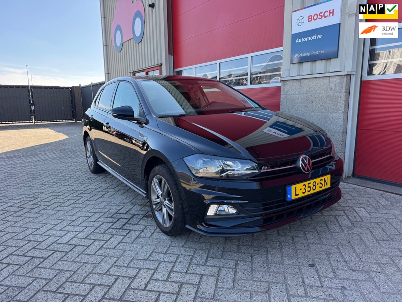 Volkswagen Polo - 1.0 TSI Highline Business R 1.0 TSI Highline Business R, Navigatie, CarPlay, Bluetooth, Climate controle, Cruise contr - AutoWereld.nl