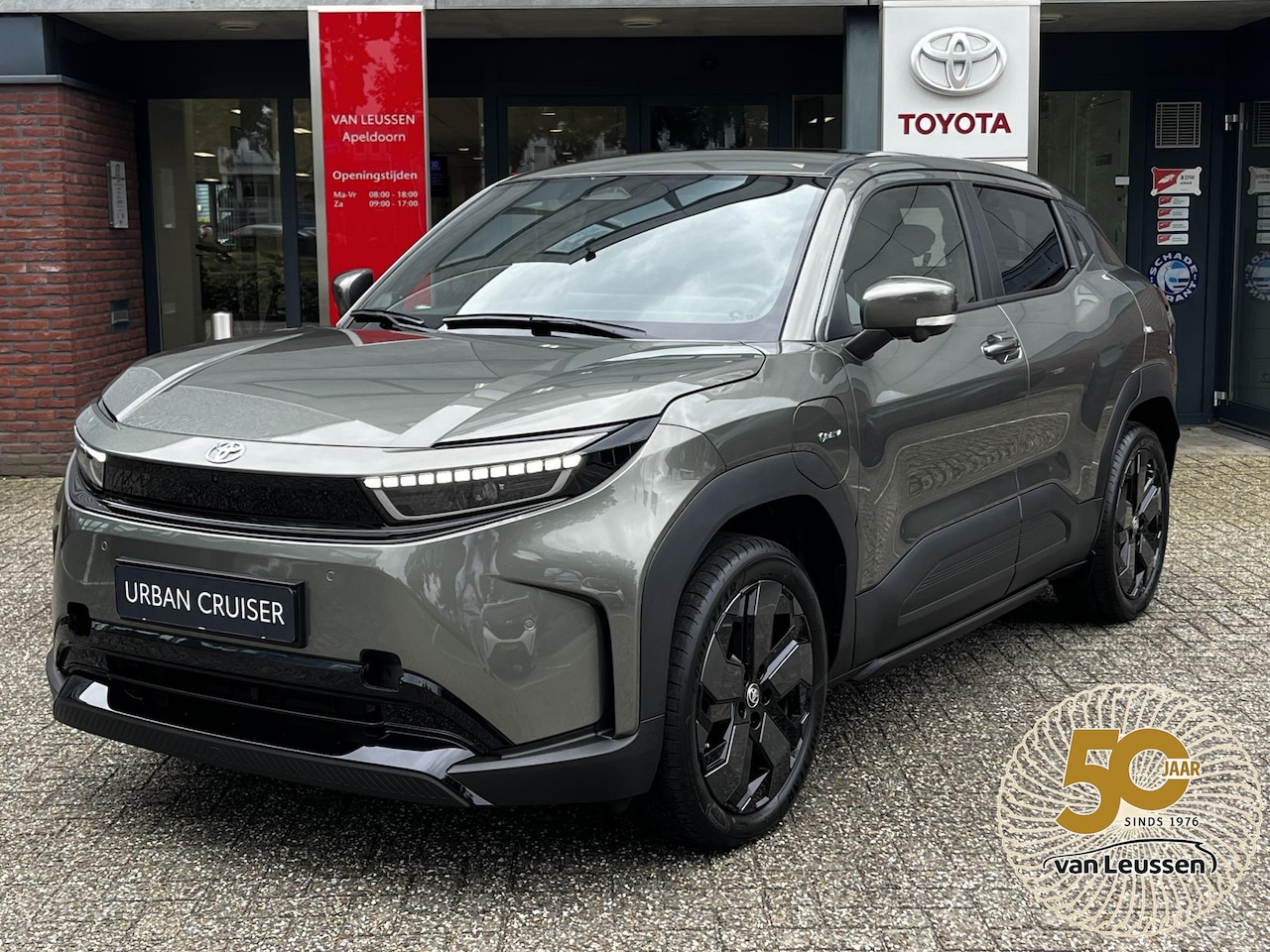 Toyota Urban Cruiser - Executive 360 CAMERA APPLE/ANDROID AIRCO BLIND-SPOT PARK-SENSOR ELEK-STOEL - AutoWereld.nl