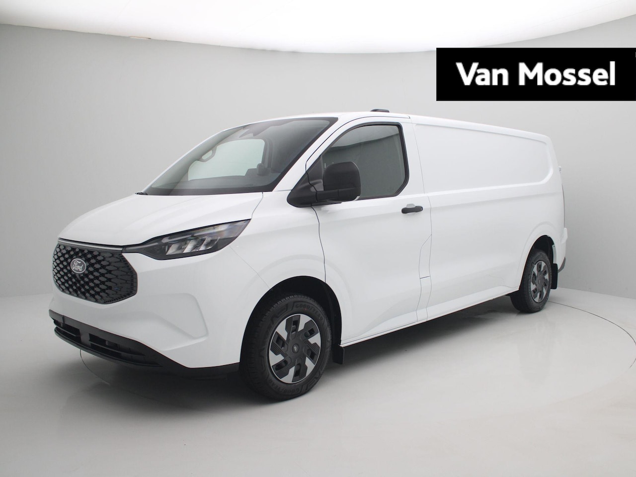 Ford Transit Custom - E-Transit 340 L2H1 Trend 71 kWh | Laadvloer bescherming | Trekhaakvoorbereiding | All Weat - AutoWereld.nl