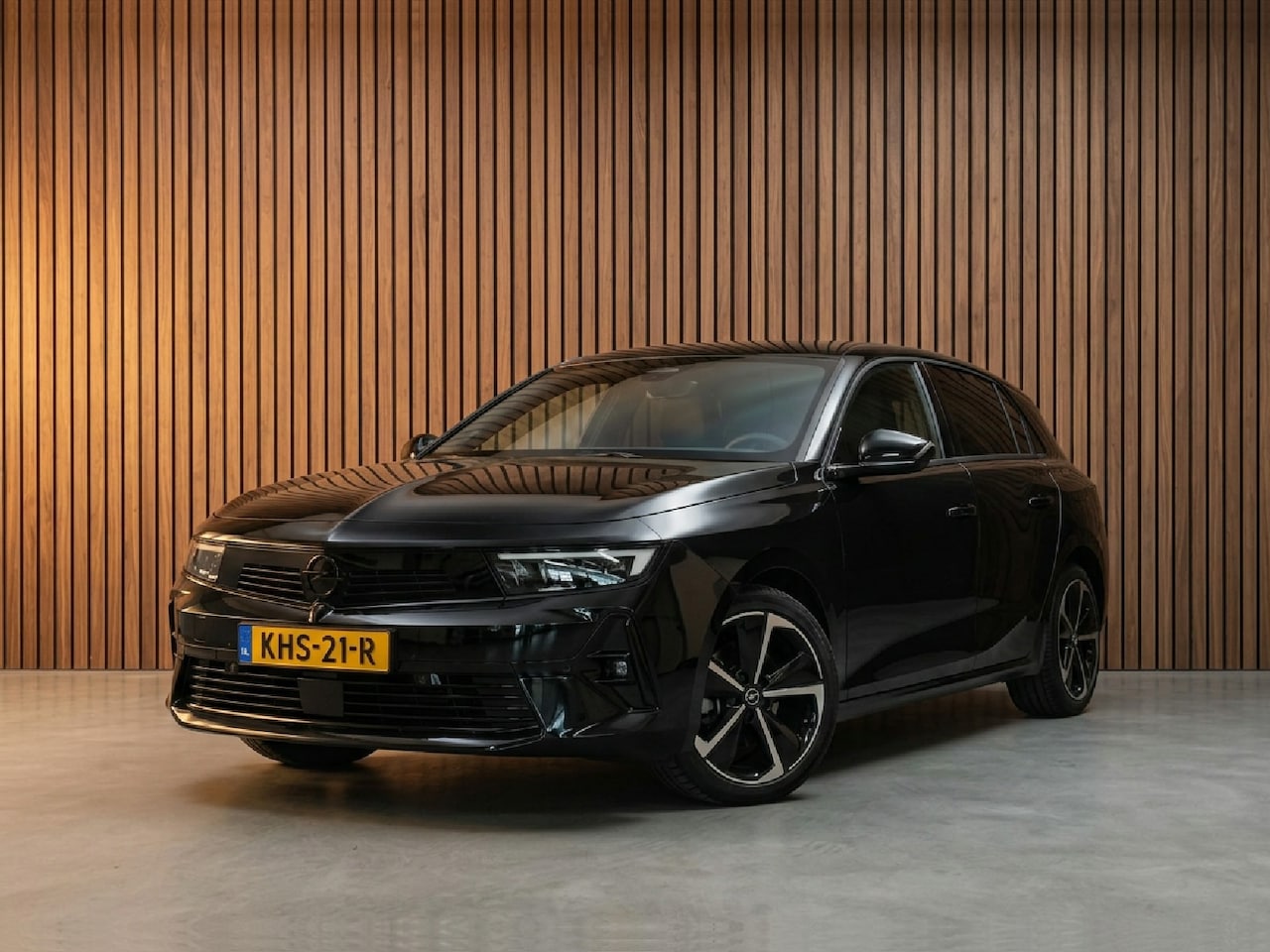 Opel Astra Sports Tourer - 1.2 Turbo GS - navigatie / camera / carplay / verwarming / fotos volgen - AutoWereld.nl