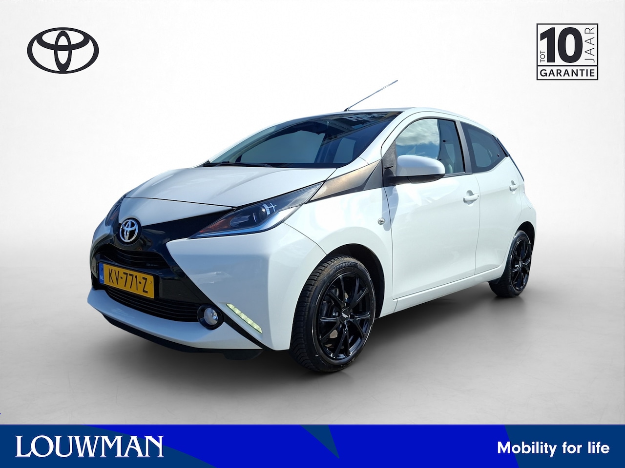 Toyota Aygo - 1.0 VVT-i x-play | Airco | Geblindeerde achterruiten | 15" Velgen + all Season | Achteruit - AutoWereld.nl