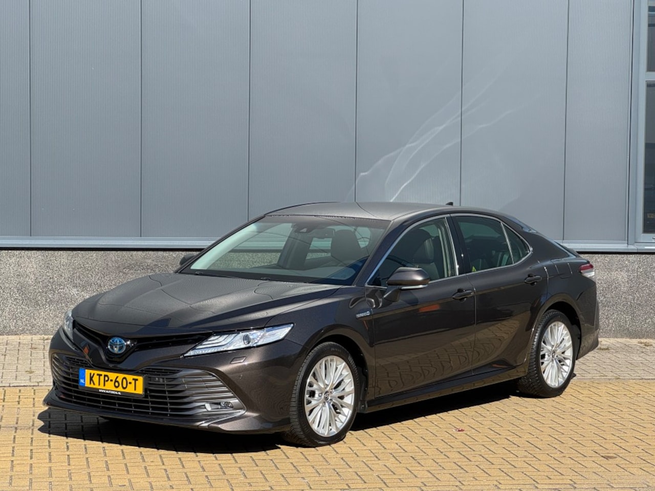 Toyota Camry - 2.5 Hybrid Business Intro Leer - AutoWereld.nl