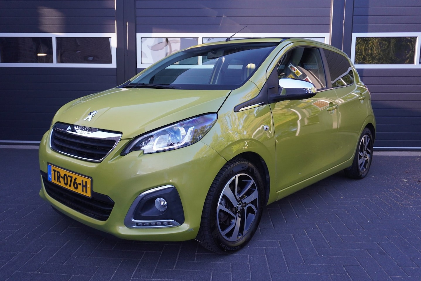 Peugeot 108 - 1.0 e-VTi Collection TOP! Elek.vouwdak/Airco/Navi/Camera - AutoWereld.nl