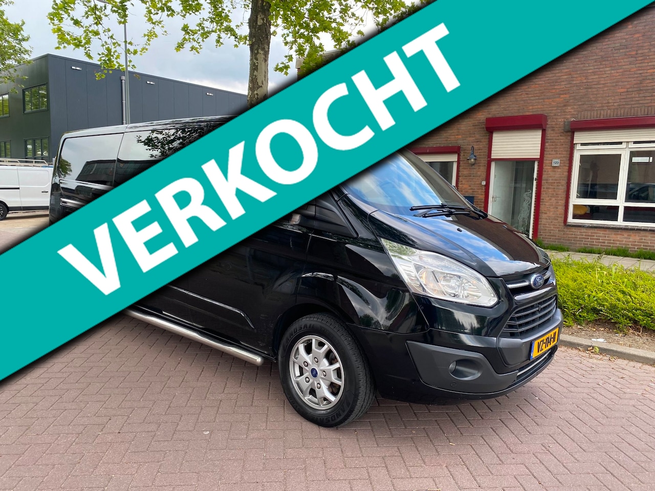 Ford Transit Custom - 290 2.0 TDCI L2H1 Limited DC / 2016 / Euro6 / Airco / Cruise Control / Camera / Navigatie - AutoWereld.nl