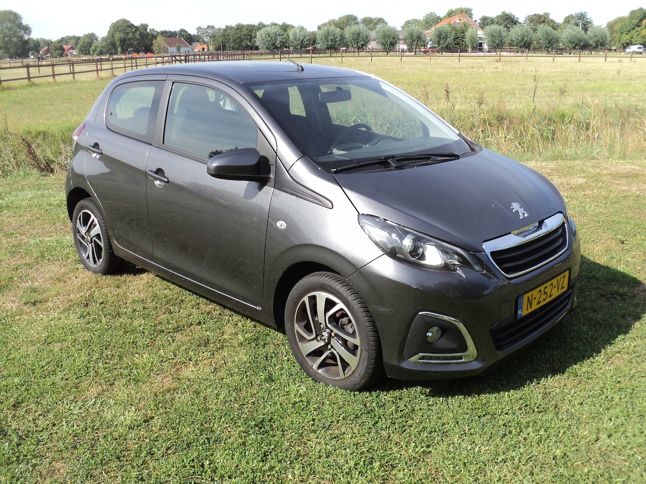 Peugeot 108 - 1.0 e-VTi Allure PRIJS BESPREEKBAAR van deze ORGINELE ALLURE MET DIV MOOIE OPTIES - AutoWereld.nl