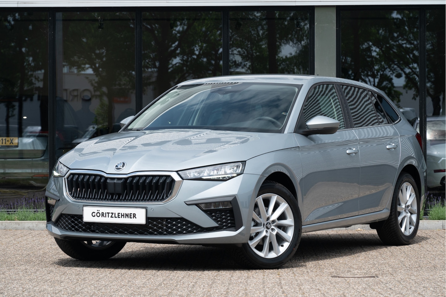 Skoda Scala - 1.0 TSI Selection | Trekhaak | Camera | ACC | Stoel- Stuurverw. | 17" | 4 season - AutoWereld.nl