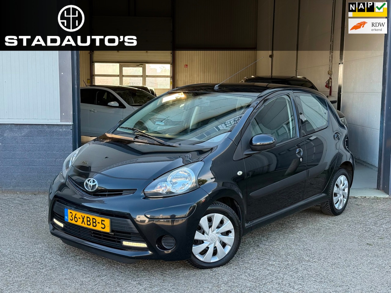Toyota Aygo - 1.0 VVT-i Automaat 5Drs Airco Bluetooth NAP! - AutoWereld.nl