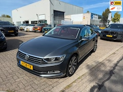 Volkswagen Passat - 2.0 TSI Highline DSG, 220PK, Navi, Leder, Camera, Trekhaak, Dakje, Dealer auto