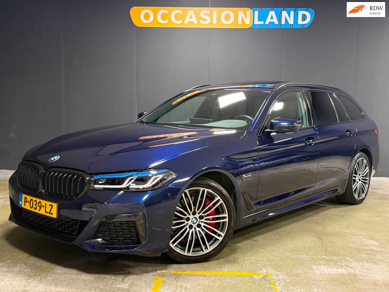 BMW 5-serie Touring - 530e Business Edition Plus M-Pakket|PANO|LASER|TREKHAAK|CARPLAY|CAMERA|PDC|SFEER|LEDER|MEM - AutoWereld.nl
