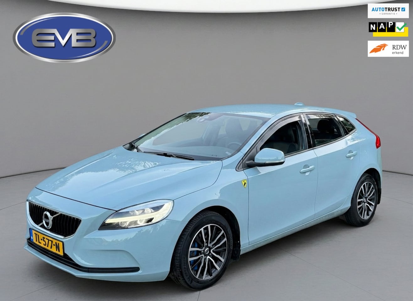 Volvo V40 - 1.5 T2 AUTOMAAT Edition+ sport, dealer onderhouden, navigatie, NL auto met nap - AutoWereld.nl