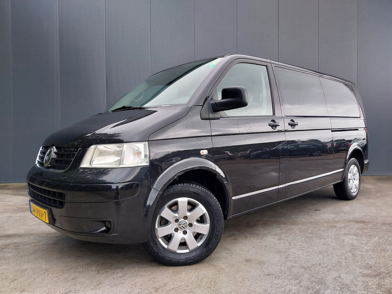 Volkswagen Transporter - 2.5 TDI AUTOMAAT 2X SD DUBBELE CABINE MARGE AIRCO NAVI LEER CAMERA TREKHAAK - AutoWereld.nl