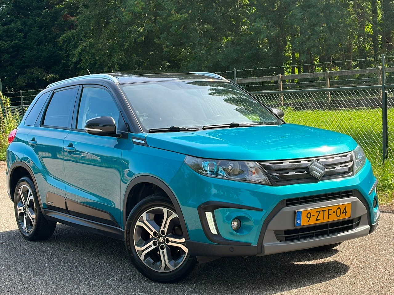 Suzuki Vitara - 1.6 High Executive /Navi/Pano/Trekhaak/Camera/ - AutoWereld.nl