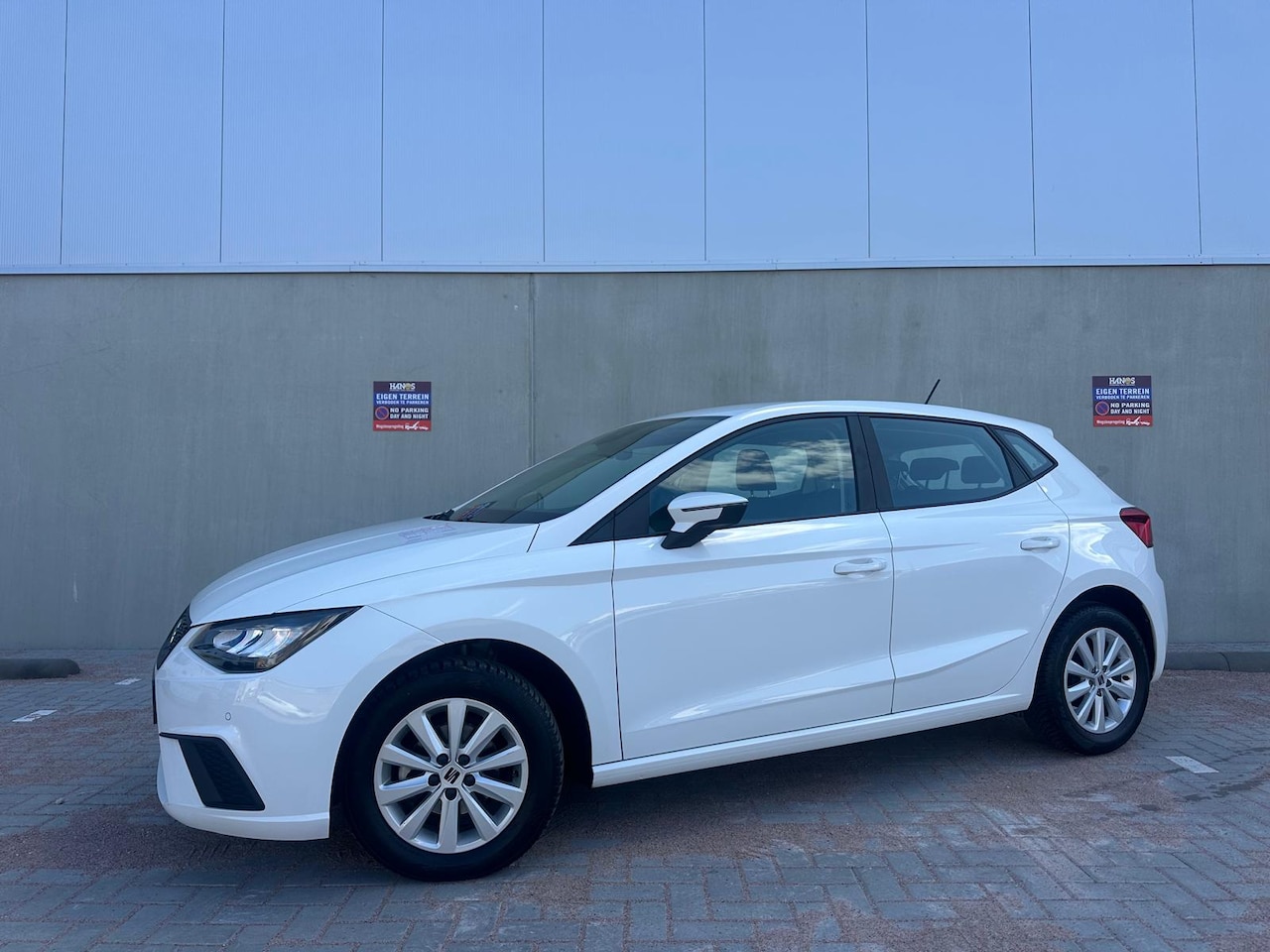 SEAT Ibiza - 1.0 MPI Style Climate C, Cruise C, Navigatie, Lmv!!!! - AutoWereld.nl