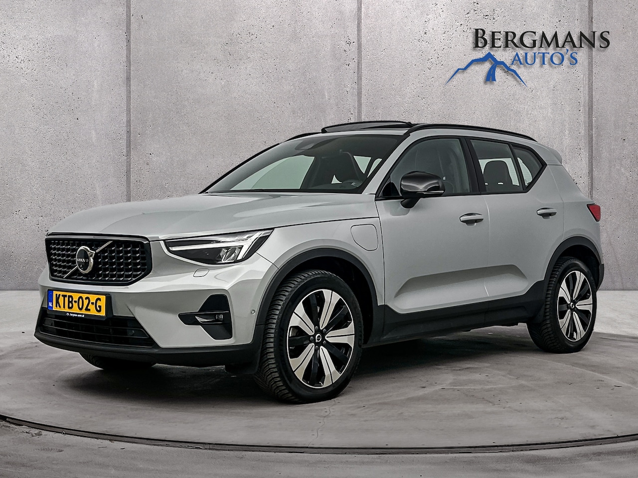 Volvo XC40 - - 1.5 T4 Plug-in hybrid Ultimate Dark // DEALERONDERHOUDEN // SCHUIFKANTELDAK // ELECTRISC - AutoWereld.nl