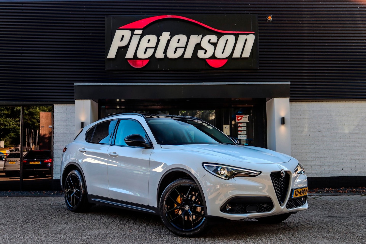 Alfa Romeo Stelvio - 2.2d PANO MEMORY TREKHAAK CAMERA KEYLESS - AutoWereld.nl