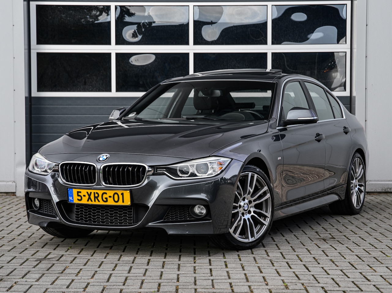 BMW 3-serie - 320i High Executive | M-sport | Schuifdak | Xenon | Leder | Keyless | Climate control | St - AutoWereld.nl