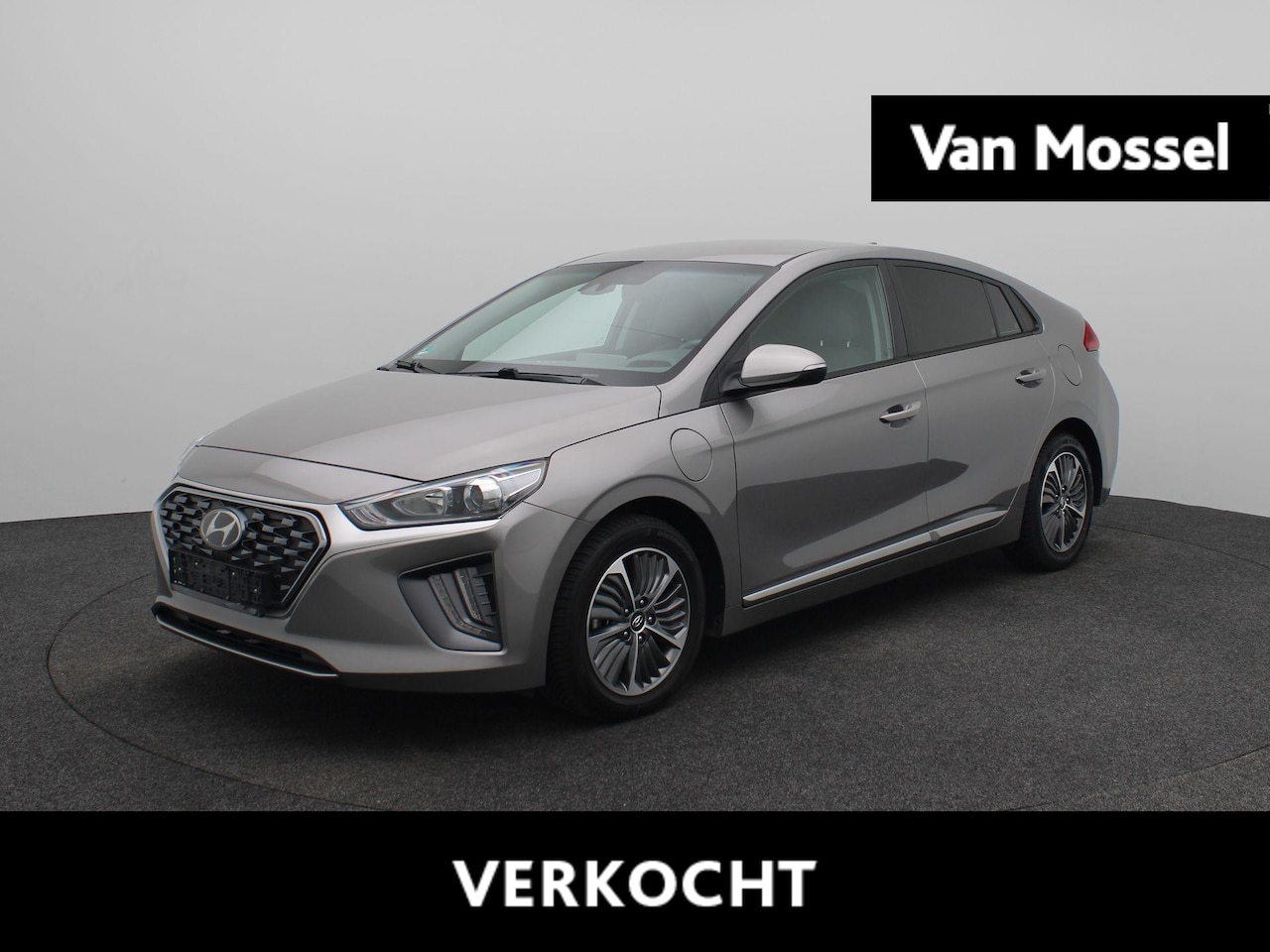 Hyundai IONIQ - 1.6 GDi PHEV Premium Design | Achteruitrijcamera | Stoelverwarming voor en achter | Apple - AutoWereld.nl