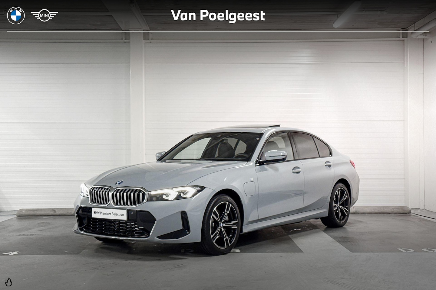 BMW 3-serie - 330e M Sport | Schuifdak | Trekhaak - AutoWereld.nl