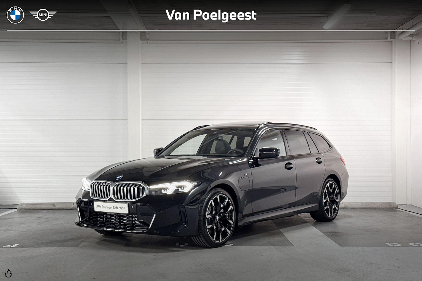 BMW 3-serie Touring - 330e M Sport | Panoramadak | Trekhaak - AutoWereld.nl