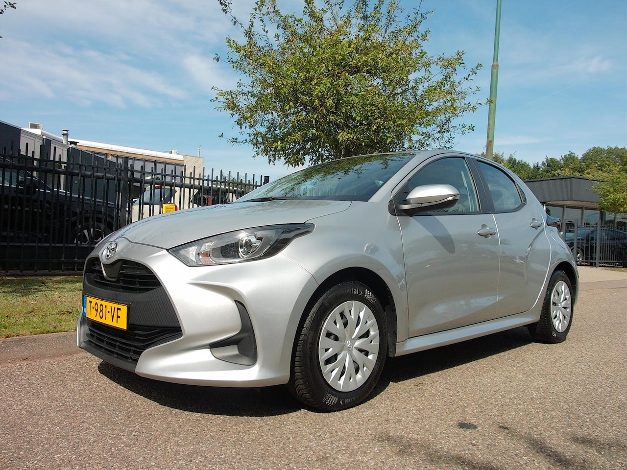 Toyota Yaris - 1.5 VVT-i 125pk Active Multi Media Parkeer Camera - AutoWereld.nl