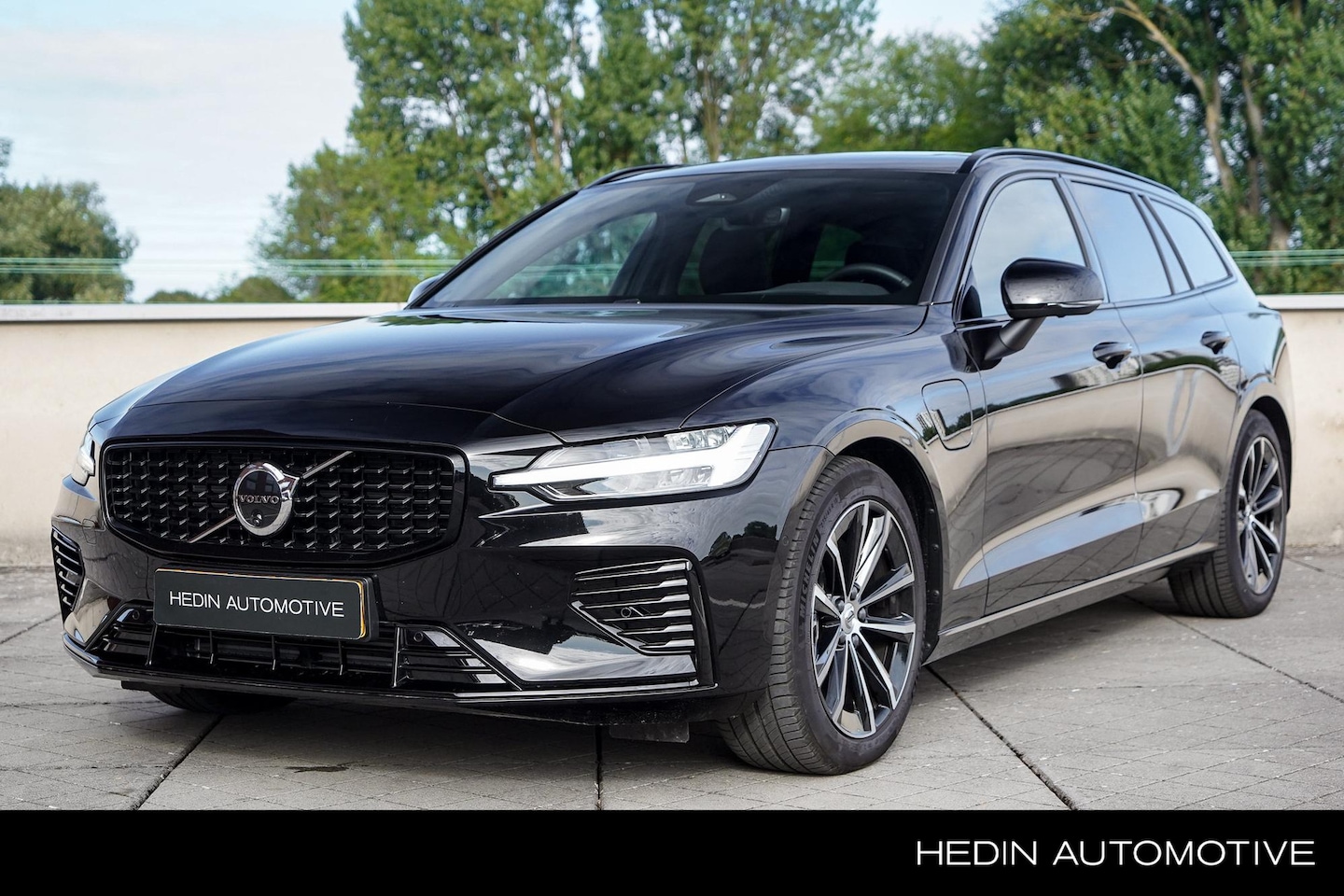 Volvo V60 - 2.0 T8 Plug-in hybrid AWD Ultra Dark Lederen Sportstoelen | Panoramadak | Harman/Kardon | - AutoWereld.nl
