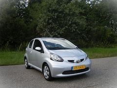 Toyota Aygo - 1.0-12V + . 3 Deurs . Elec ramen . Airco . enz