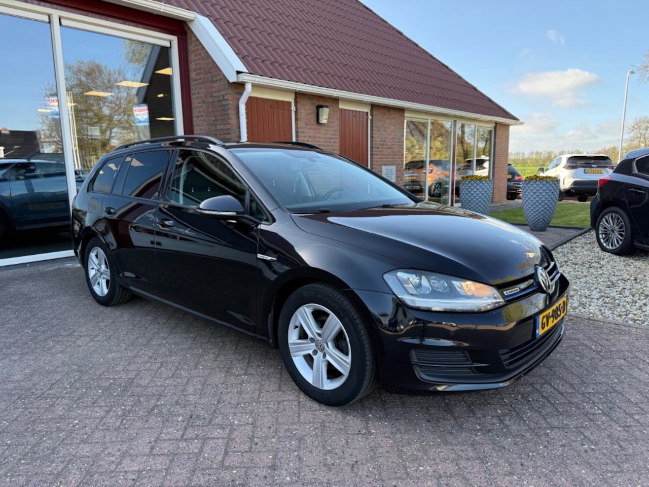 Volkswagen Golf - 1.6 TDI COMFORTL.BLM Orig. NL Xenon/PDC/Trekhaak/Navigatie/Cruise - AutoWereld.nl