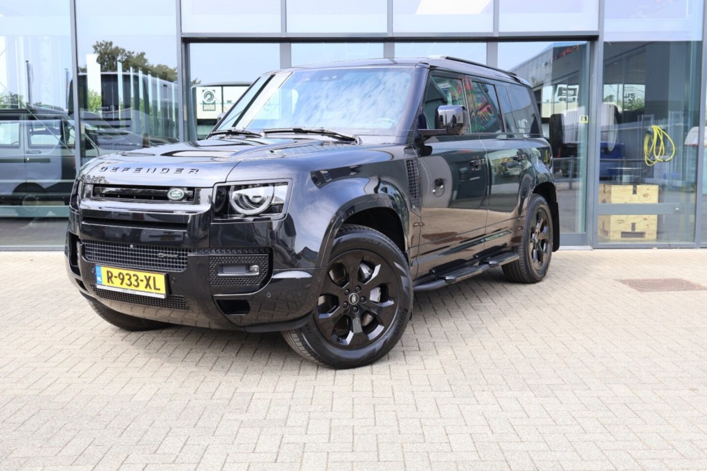 Land Rover Defender 110 - 110 Hybrid X-Dynamic S / Luchtvering / Panoramadak / trekhaak. - AutoWereld.nl