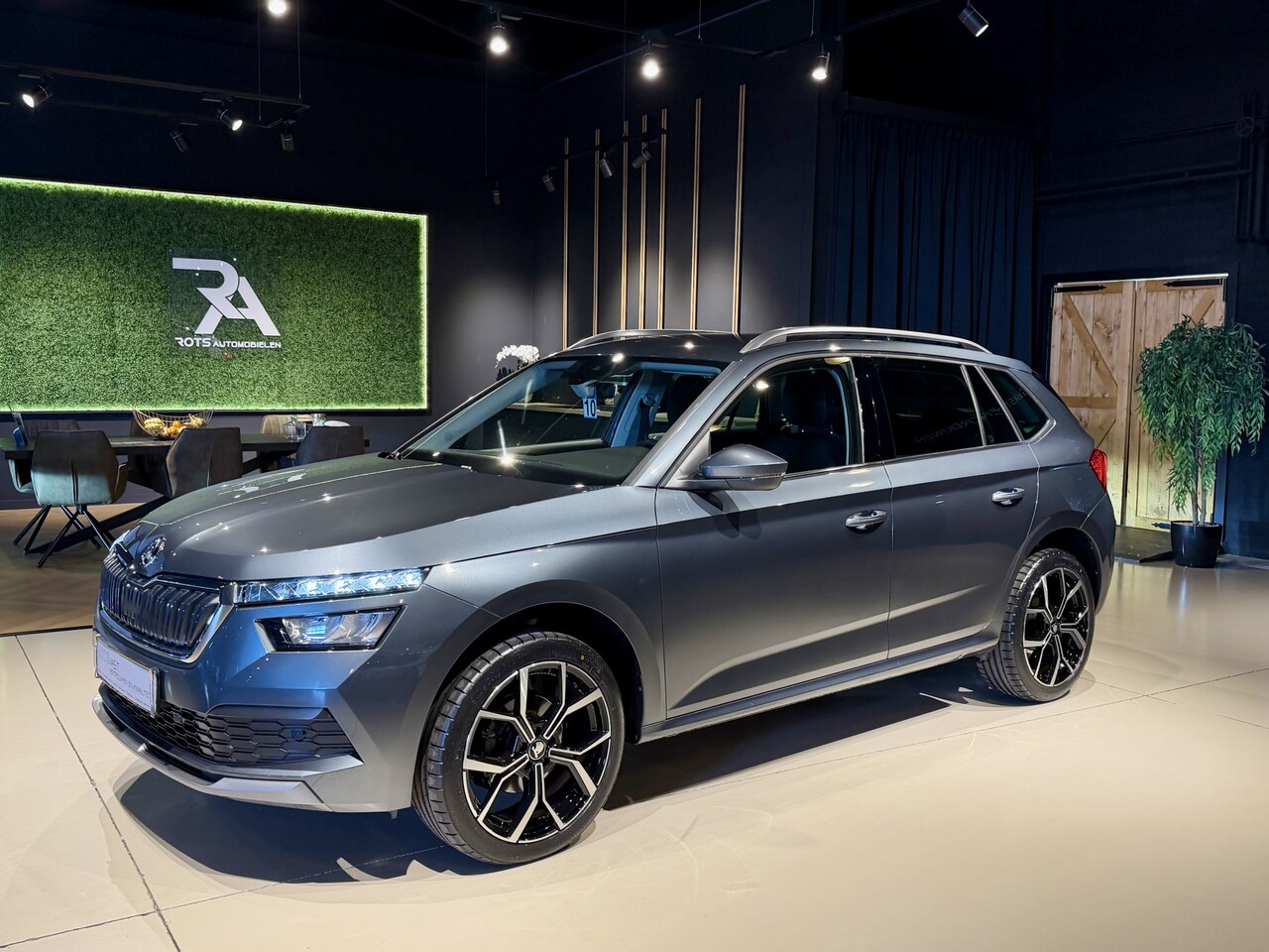 Skoda Kamiq - 1.0 TSI Ambition DSG Navi|Carplay|Cruis|LED|Trekhaak Grijs - AutoWereld.nl