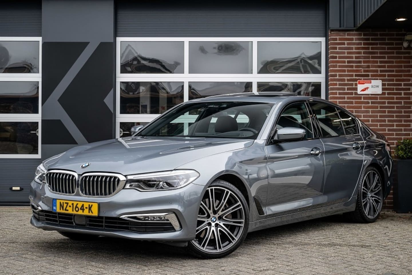 BMW 5-serie - 540 540i Luxury Line | Schuifdak | Comfort Seats | Harman/Kardon | Head-Up | ACC | Nappa L - AutoWereld.nl