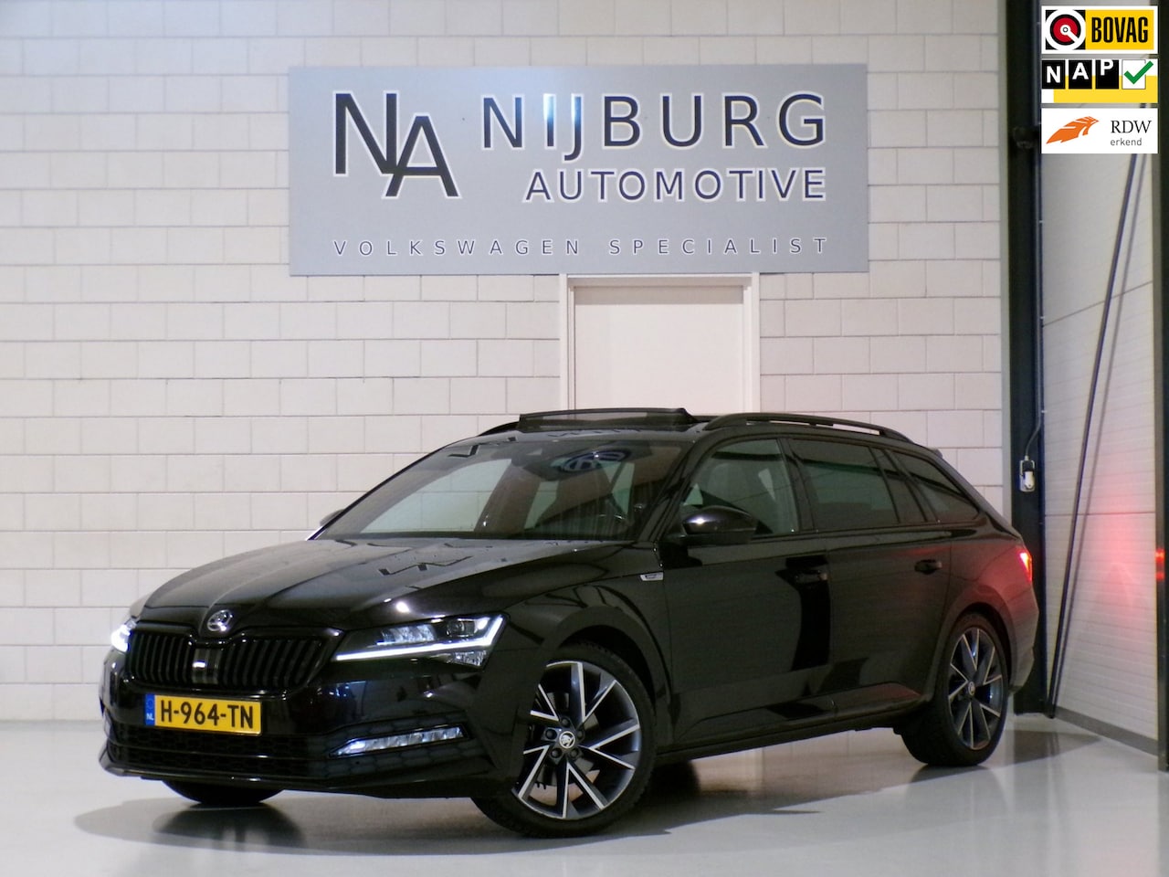 Skoda Superb Combi - 1.5 TSI ACT Sportline Business "Origineel NL!" Automaat! Trekhaak Pano RS-stoelen Matrix-L - AutoWereld.nl