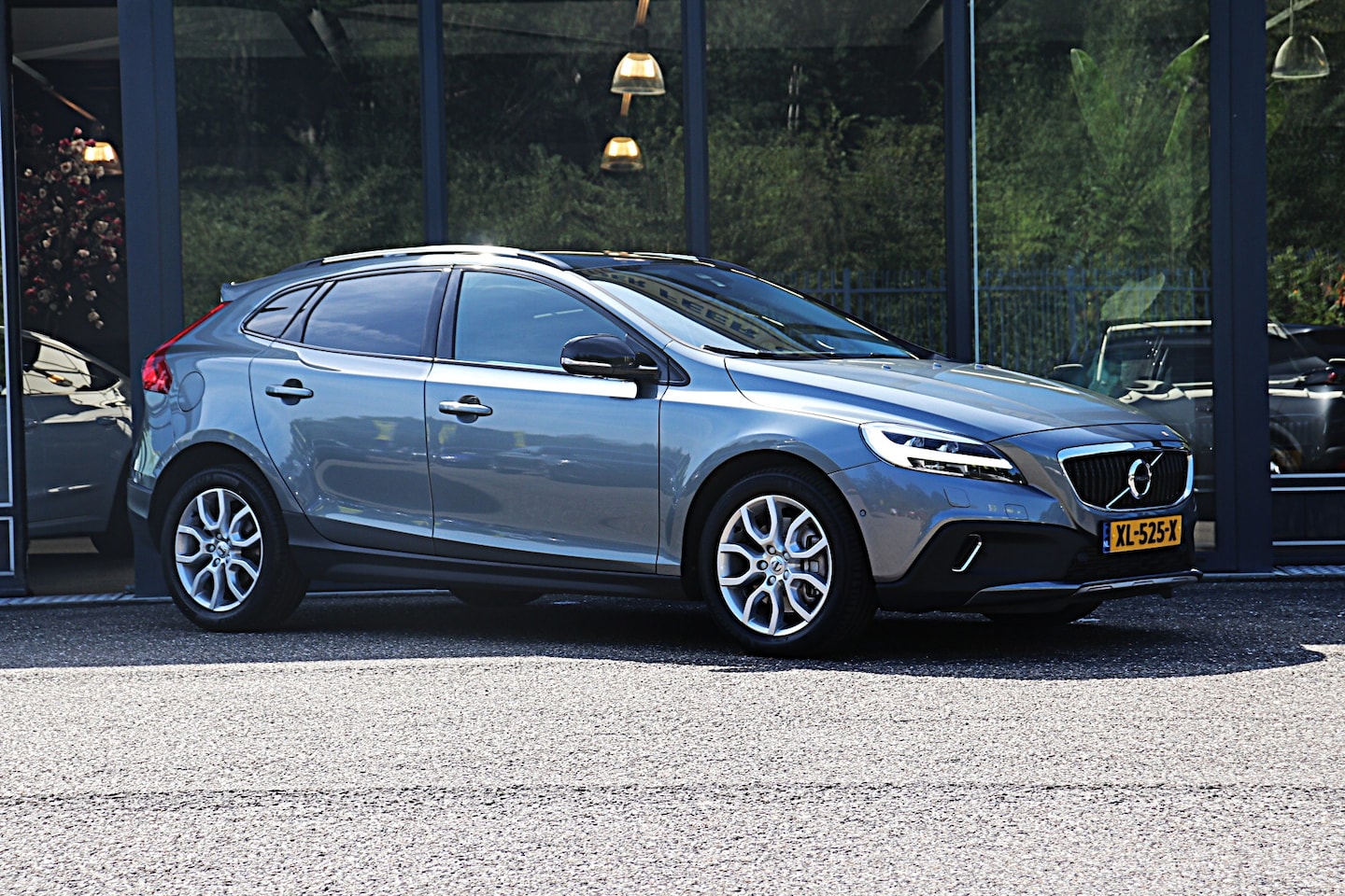 Volvo V40 Cross Country - 1.5 T3 Polar+ Luxury 1.5 T3 Polar+ Luxury - AutoWereld.nl