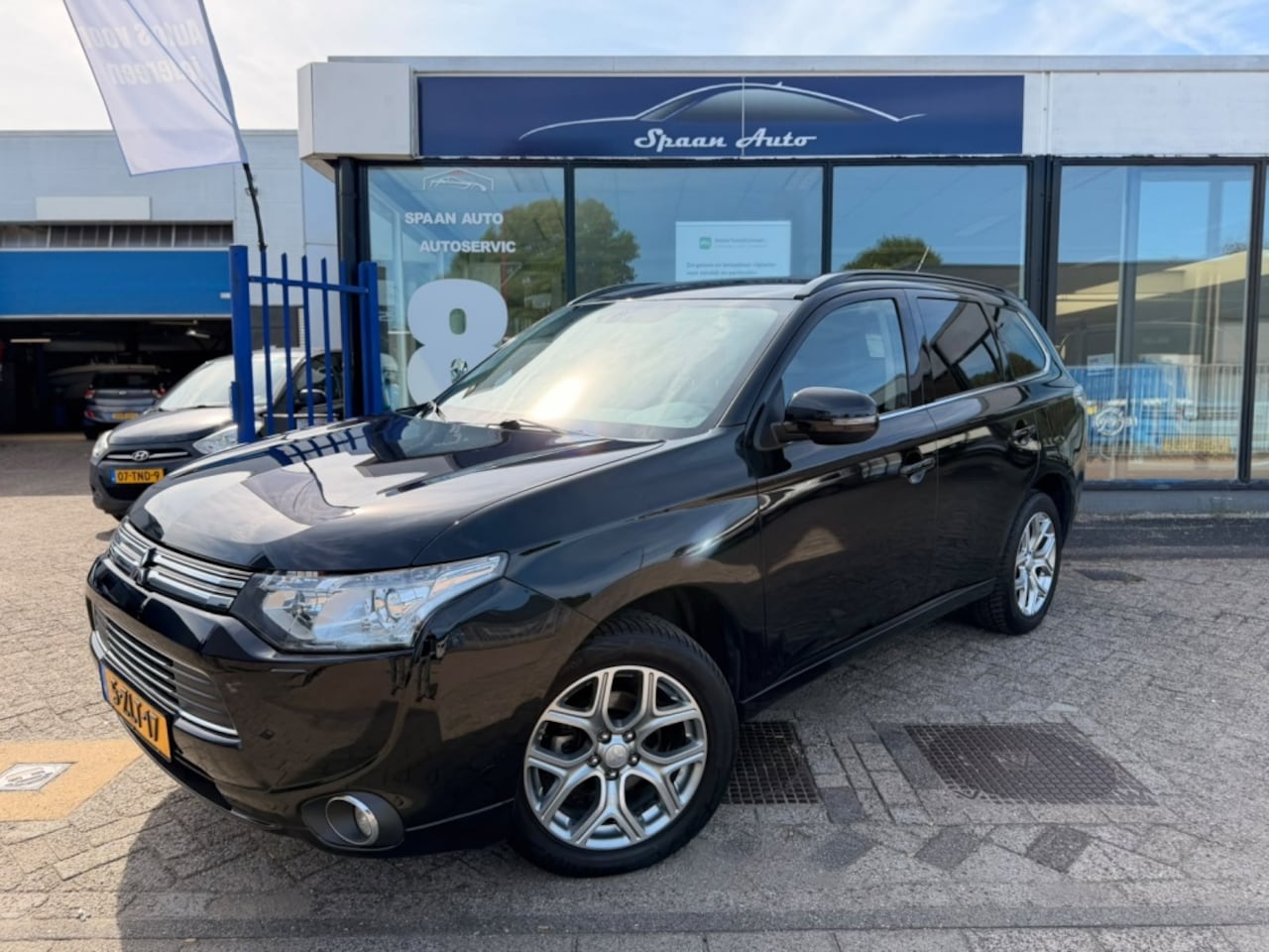 Mitsubishi Outlander - 2.0 PHEV Executive Edition | AUTOMAAT | AIRCO | TREKHAAK - AutoWereld.nl